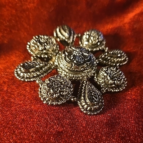 Purse, Hat ,Scarf Silver Flower Clip On - Picture 3 of 4